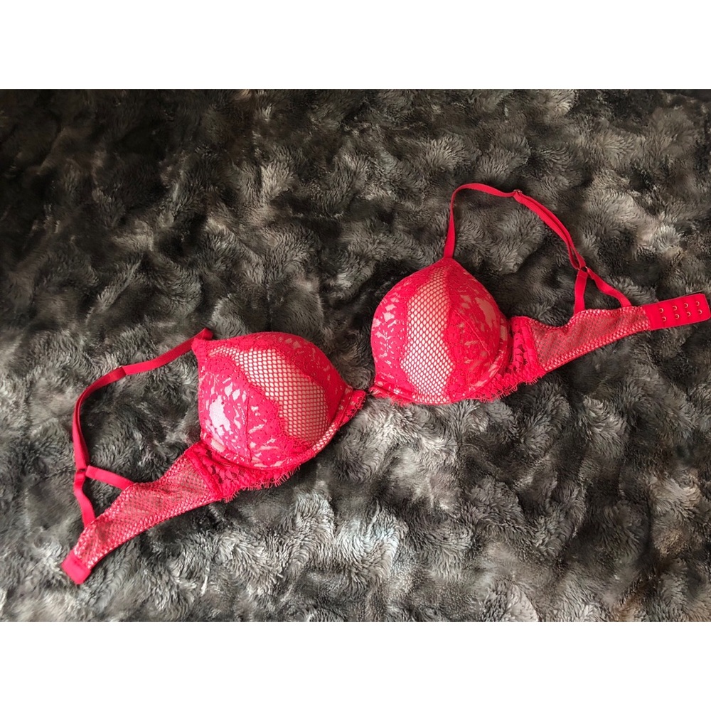 ❌⭕️❌⭕️victorias secret bombshell bra.